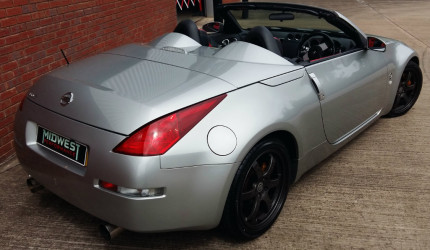 2005 Nissan 350z with custom leather-6